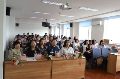 雅韻花藝，禮贊師者風(fēng)華——我院成功舉辦教師節(jié)插花文化交流活動(dòng)